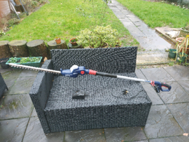 spear and jackson cordless hedge trimmer battery